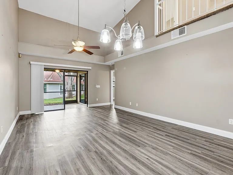 7528 Fenwick Cove Ln — Photo 22
