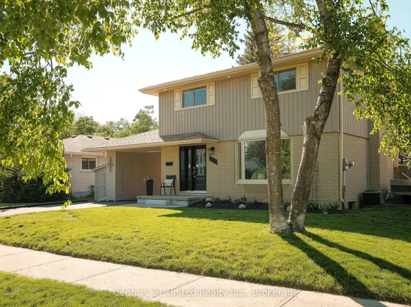 1233 Franklin Dr, Peterborough, ON K9H 6Z3