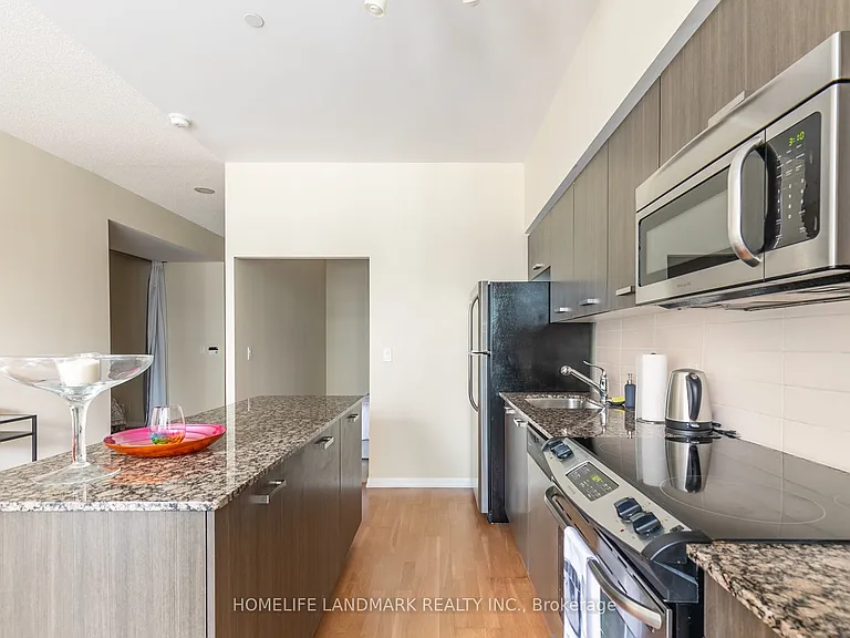 832 Bay St #204 — Photo 3