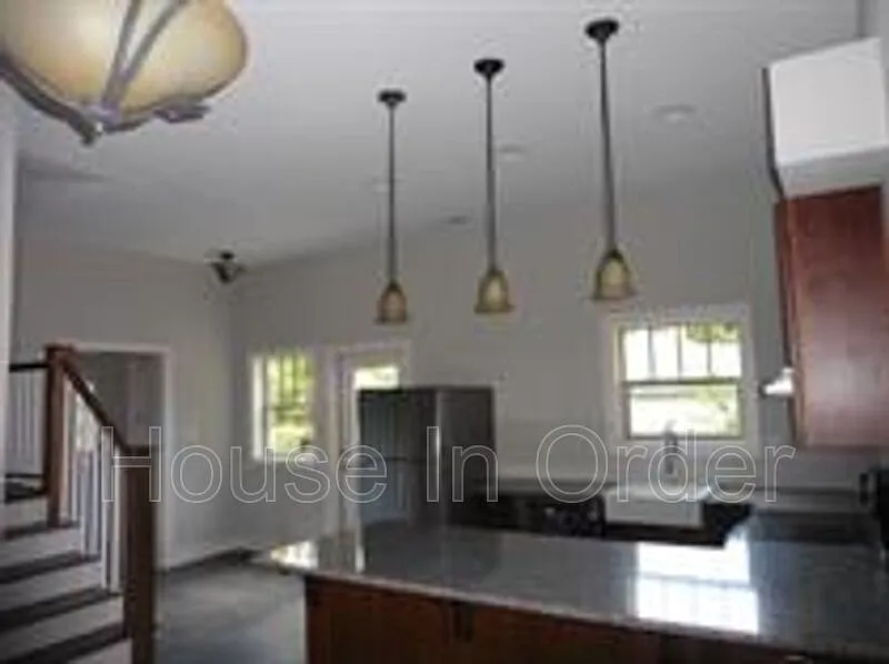 Building Photo - 10 Manatee Ct #10