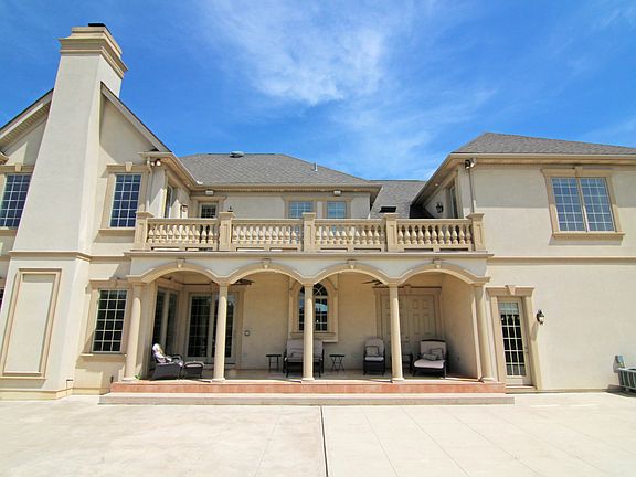 3rd image of 3725 Carrington Cir