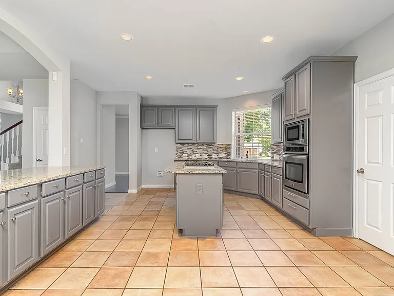 2940 Hagen Dr — Photo 6