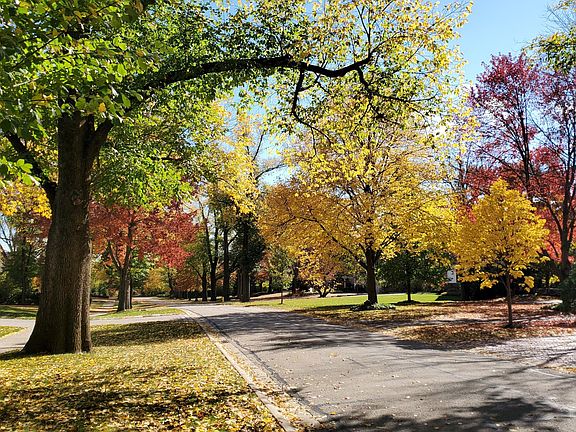 street the house sit on