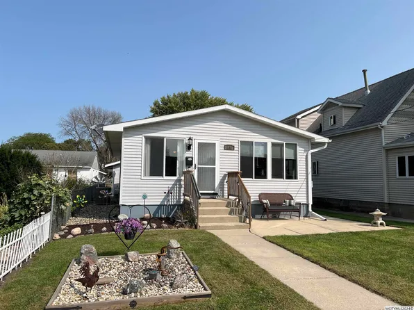 232 27th St SW, Mason City, IA 50401