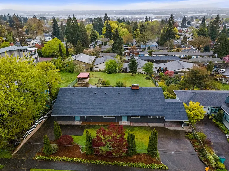 2615 E McLoughlin Blvd — Photo 11
