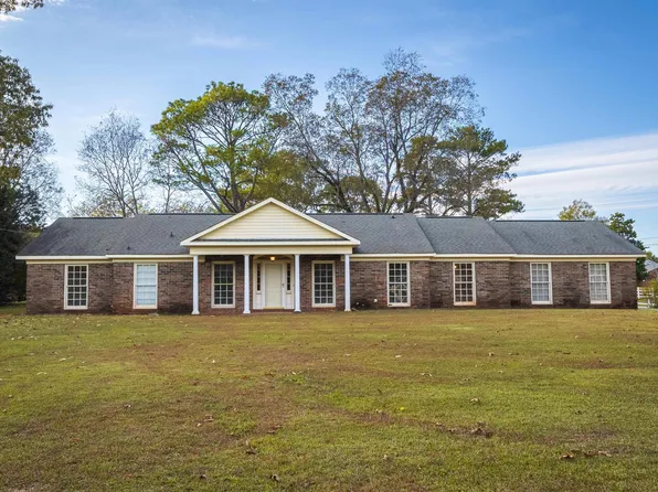 135 Freeman St, Dadeville, AL 36853