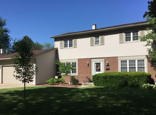 1920 Nottingham Ln, Wheaton, IL 60189