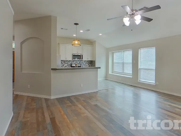 157 Spring Hollow Dr — Photo 3