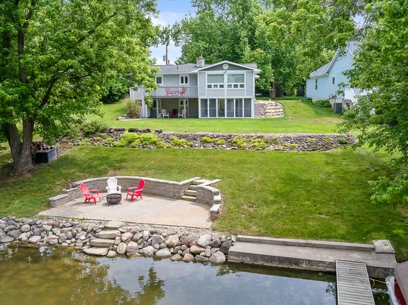 124 Claremont Cir, Brooklyn, MI 49230