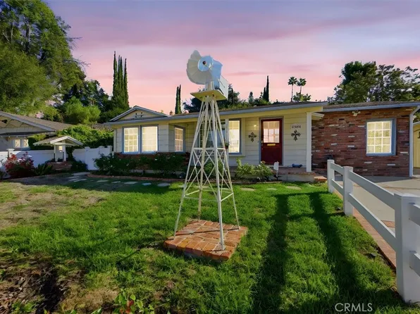 22050 Independencia St, Woodland Hills, CA 91364