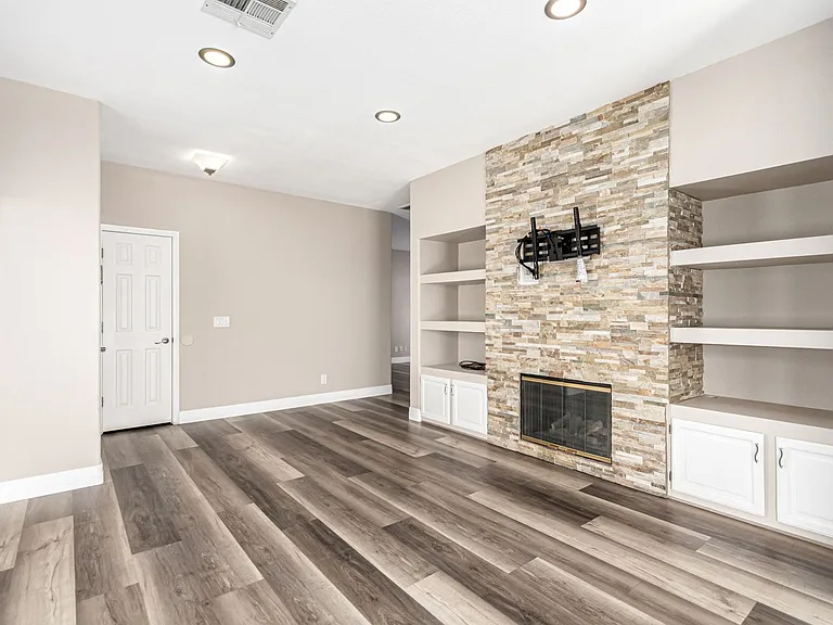 5856 Golden Wing St — Photo 12