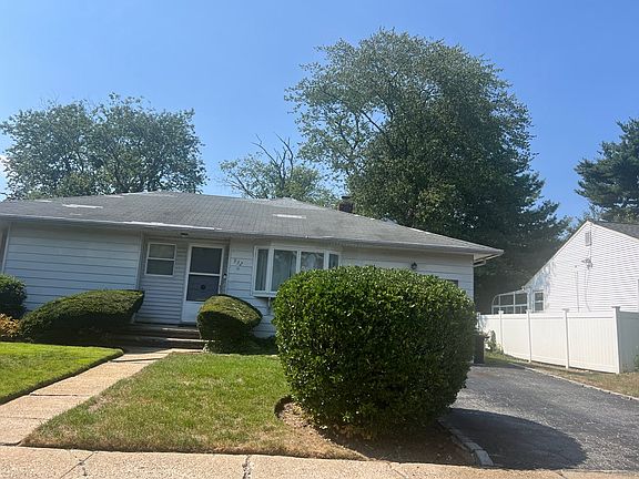 2nd image of 932 Dana Ave