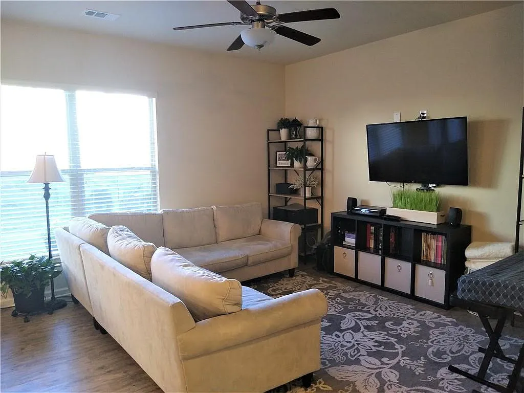 1575 Brookmere Way — Photo 3