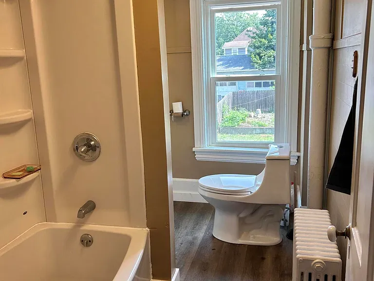 1225 Memorial Ave — Photo 12