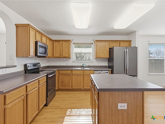 5th image of 2464 Medina Dr