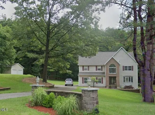 11 Thoroughbred Drive, East Greenbush, NY 12061