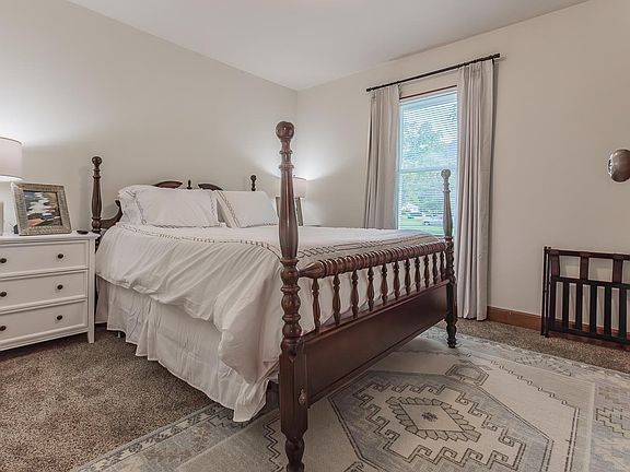 5th image of 310 Walnut Ave