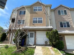 4 Cliff Ct, Staten Island, NY 10305