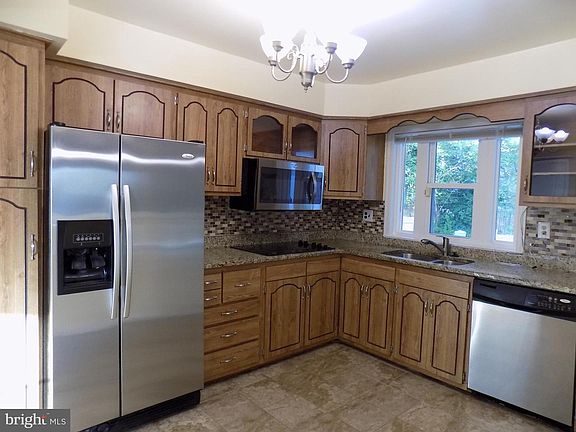 3rd image of 9733 Williamsburg Dr