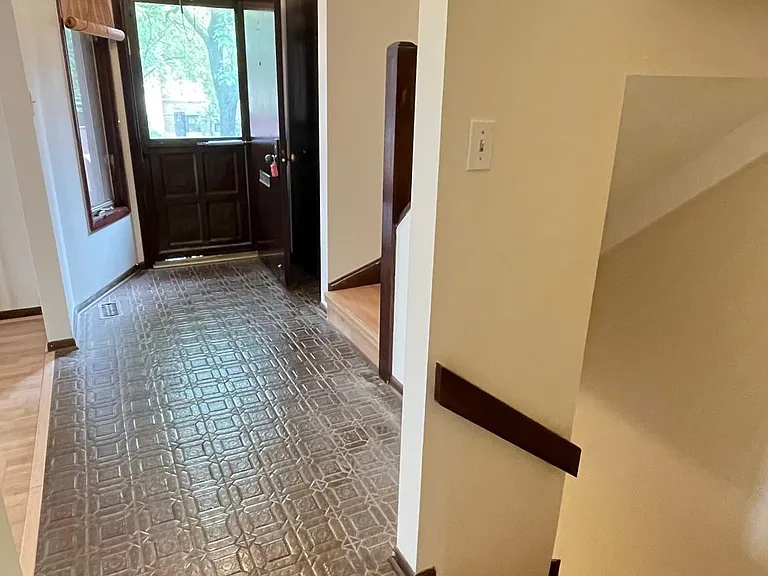 8020 N Kilpatrick Ave #D — Photo 14