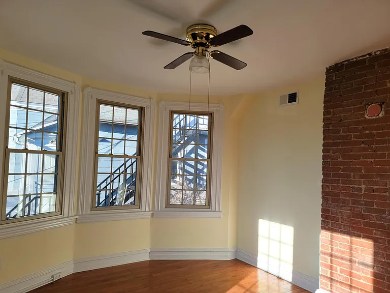 111 Iona Ave #2 — Photo 8
