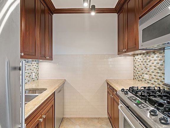 4th image of 1 Wall Street Ct APT 701
