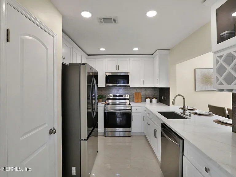 181 Aruba Ln — Photo 10