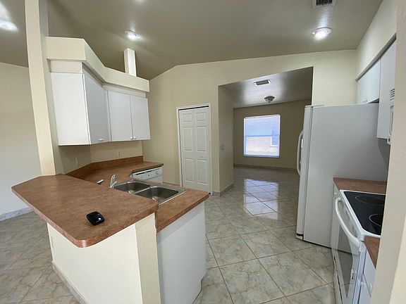 4th image of 332 NE 17th Ave