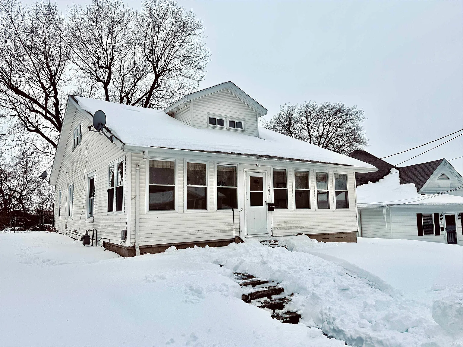 305 Walker St photo 1
