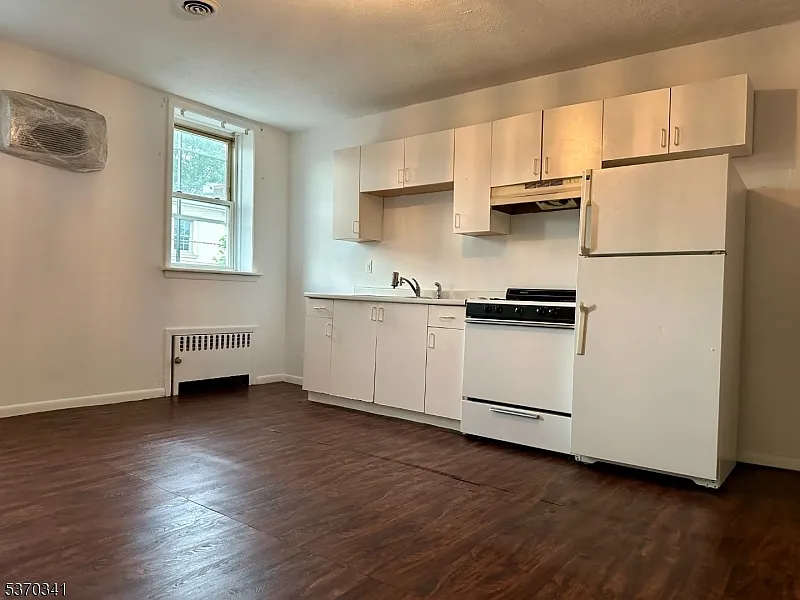 1 bed, 1.0 bath, $1,795 — Photo 2
