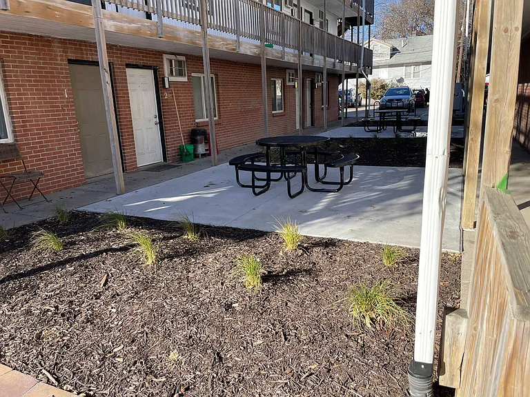 Outdoor common area tables at Cuming St. Apartments.