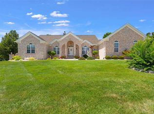 5288 Roanoke Dr, Weldon Spring, MO 63304