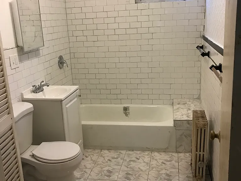 20 Duncan Ave — Photo 12