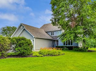 2413 Falcon Ln, Spring Grove, IL 60081