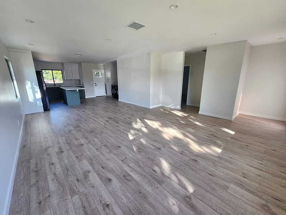 1st image of 9033 Lindley Ave