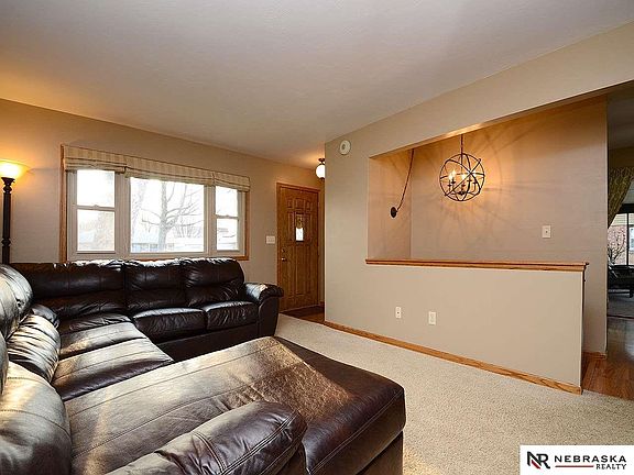 3rd image of 10411 N 142nd St