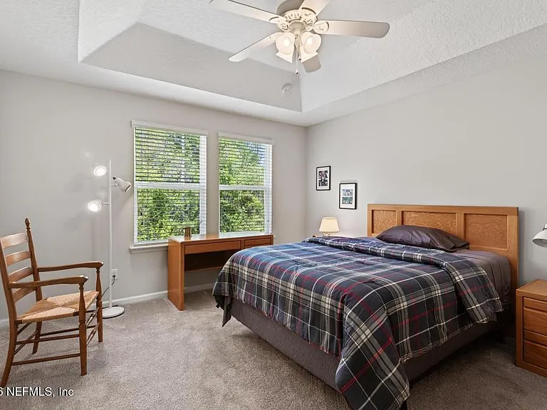 381 Richmond Dr — Photo 18
