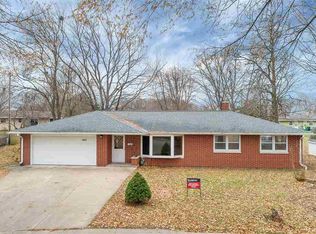 1743 Chateau Dr, Green Bay, WI 54304
