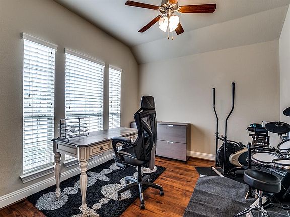 4th image of 553 Northwood Dr