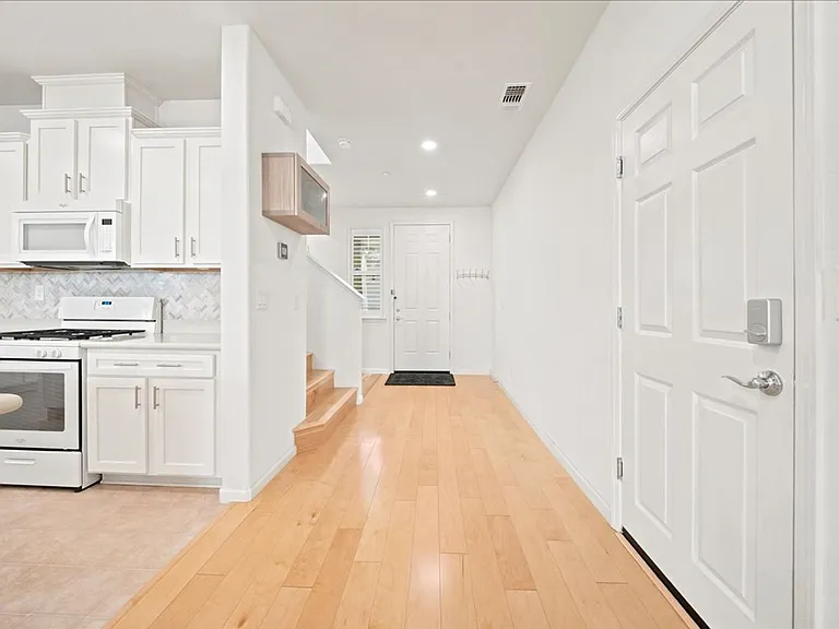 15 Bannock Glen Pl — Photo 3