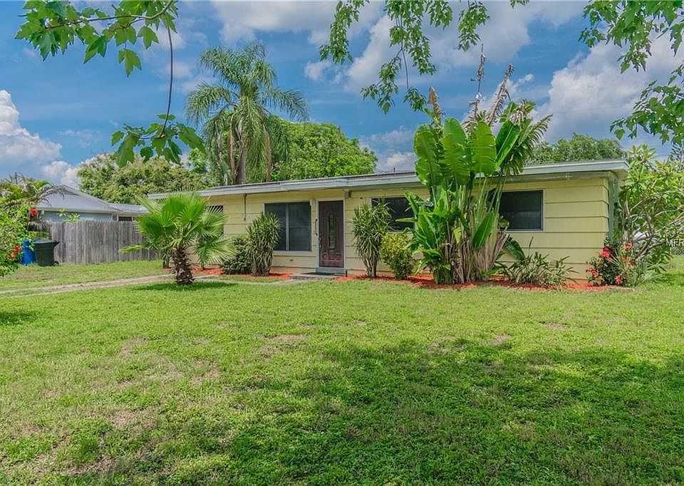 1st image of 7483 Meadowlawn Dr N
