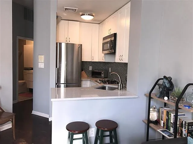 1015 Grand St #1E — Photo 5