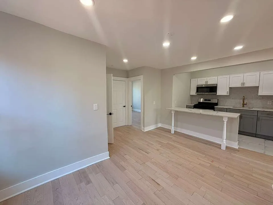 237 Davenport Ave #2A