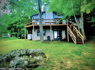 202 N Arrow Dr, Pocono Lake, PA