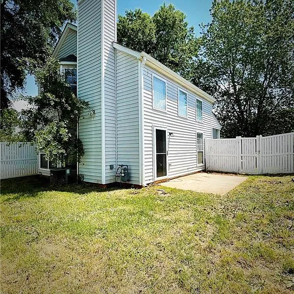 2715 Barnwood Xing — Photo 15