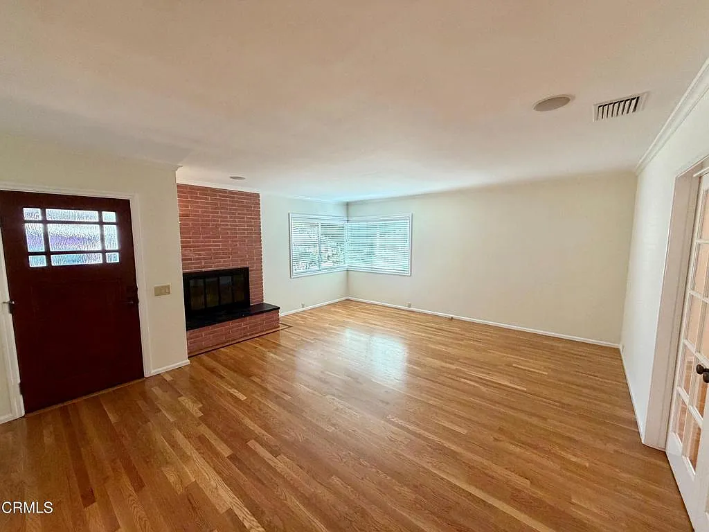 3 bed, 2.0 bath, 1900 sqft, $5,700 — Photo 3