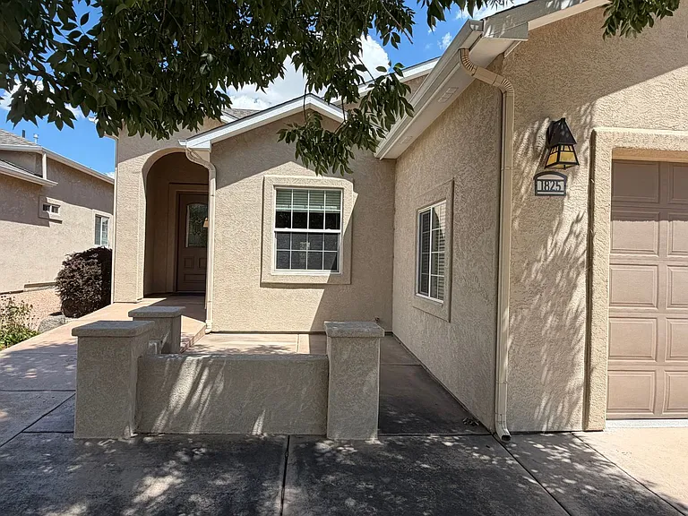 1825 Venetian Dr — Photo 3