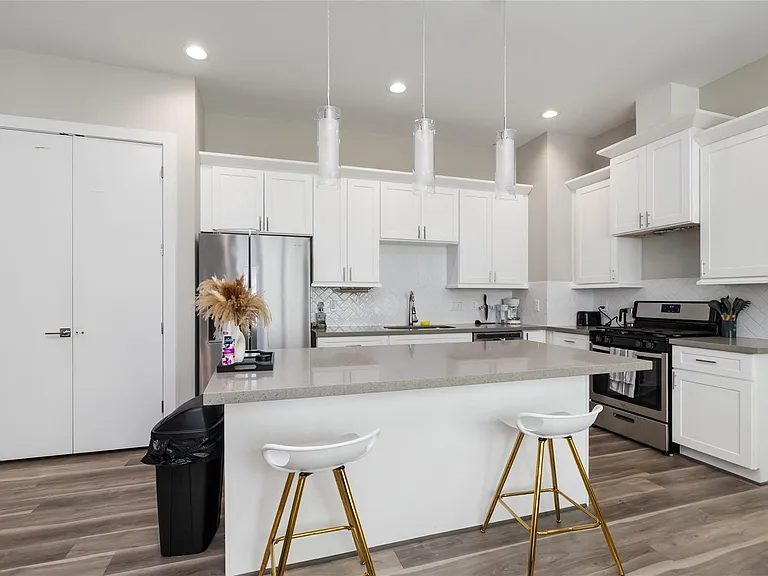 240 Julia St #B — Photo 9