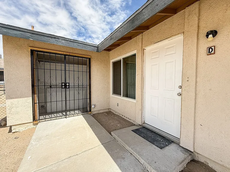 5839 Bagley Ave — Photo 12