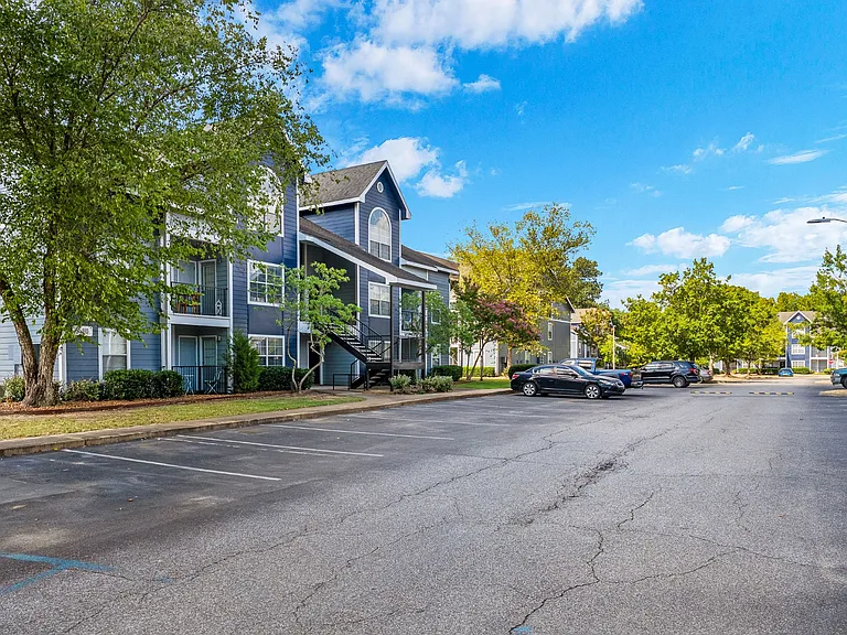Oak Hollow Apartments — Photo 27